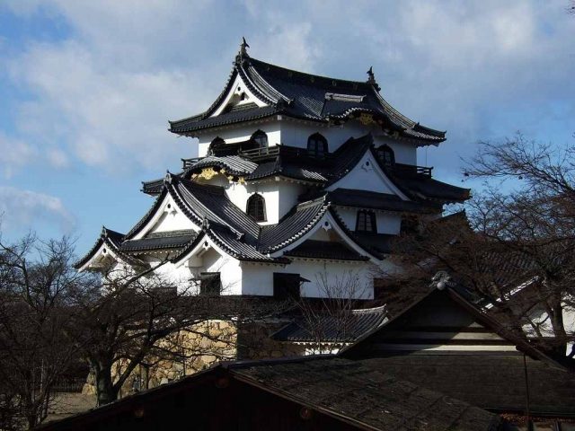 Hikone Castle (彦根城, Hikone-jō)