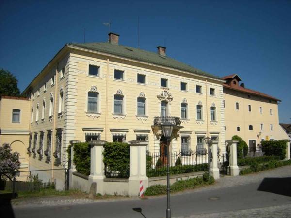 New Castle Leonberg