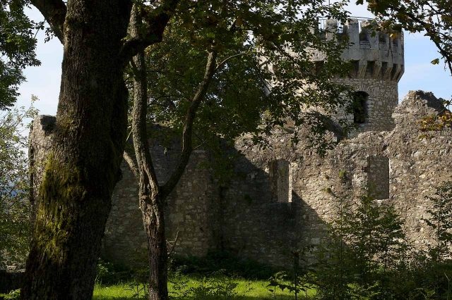 Honburg Castle (Ruin)