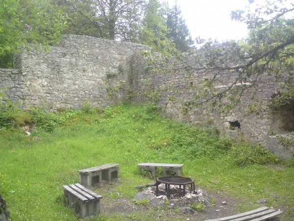 Baldenstein Castle (Ruin)