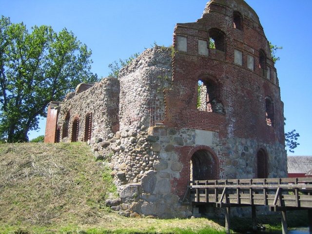 Månstorp Gables Castle (Ruin)