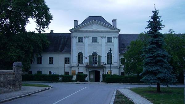 Potzneusiedl Castle