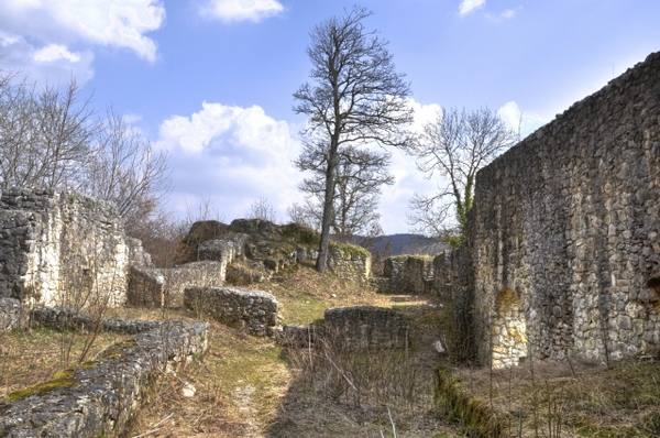 Maisenburg Castle (Ruin)