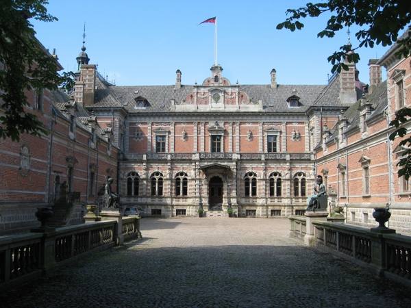 Frijsenborg Slot (Castle)