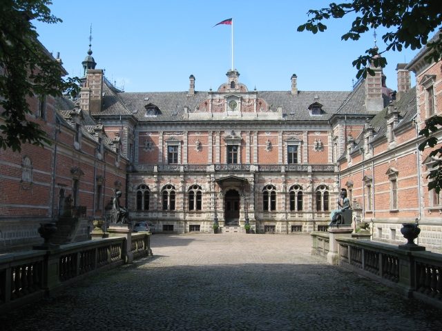 Frijsenborg Slot (Castle)