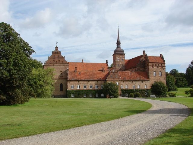 Holckenhavn Castle