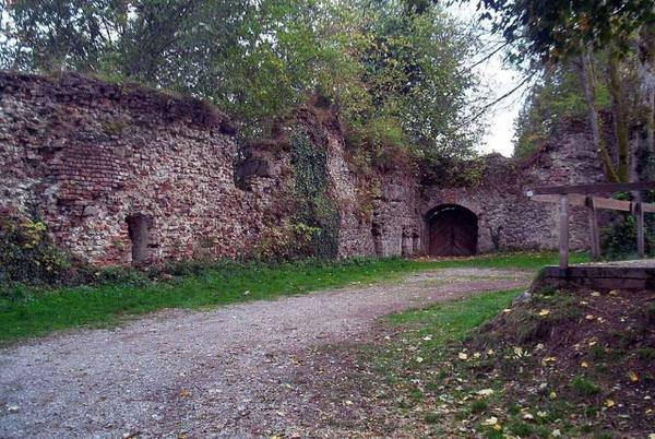 Marstetten Castle (Ruin)
