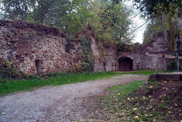 Marstetten Castle (Ruin)