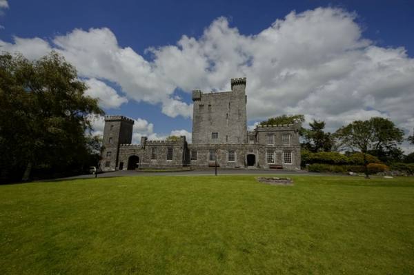 Knappogue (Caisleán na Cnapóige) Castle