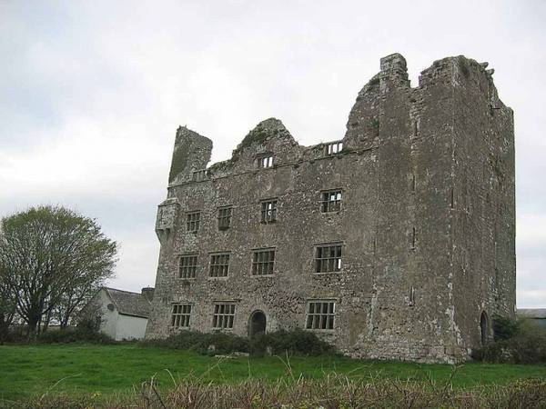 Leamaneh Castle