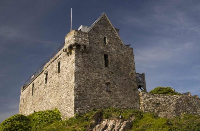 Dunasead Castle