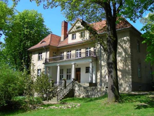 Altgolßen Manor