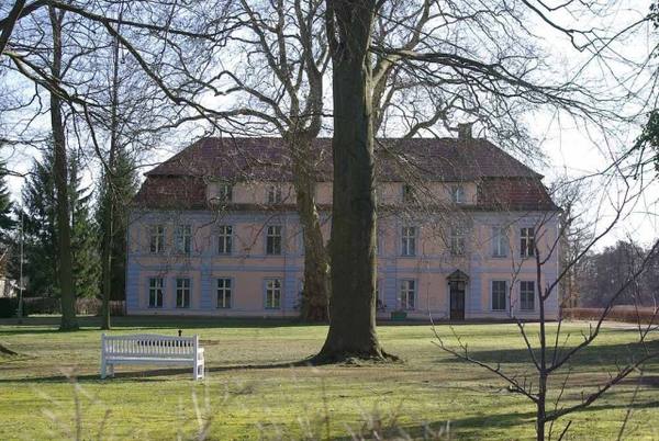 Blossin Manor