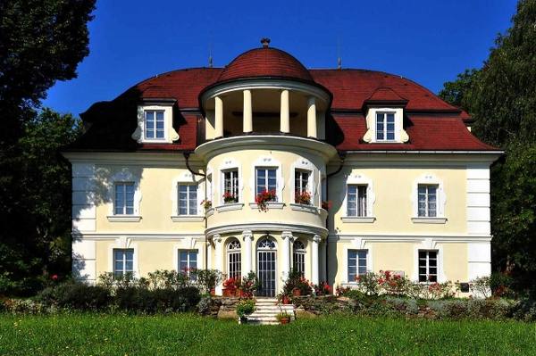 Lind Castle