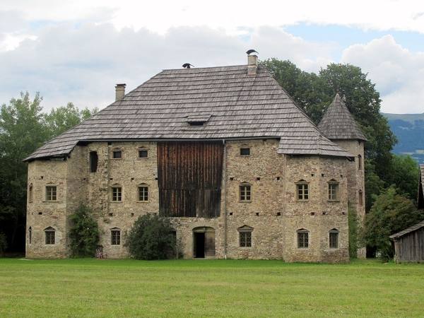 Pöllan Castle