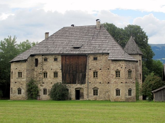 Pöllan Castle