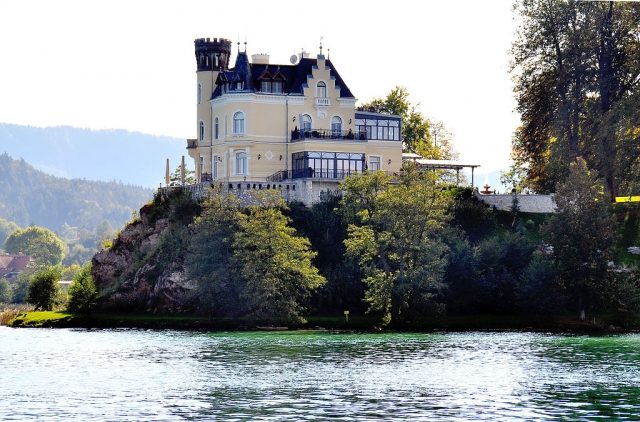 Reifnitz Castle