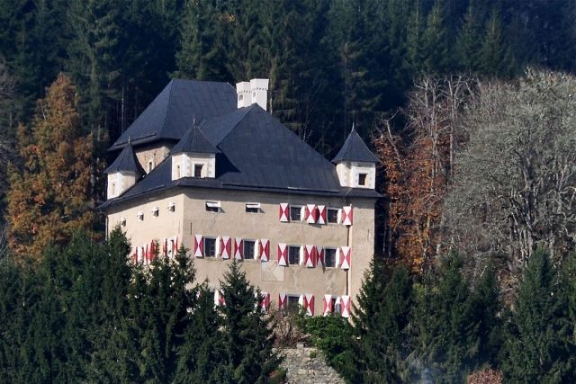 Thurnhof Castle
