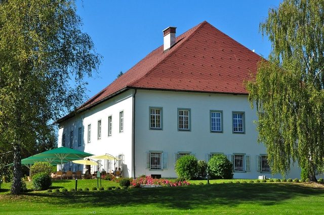 Neufinkenstein Castle