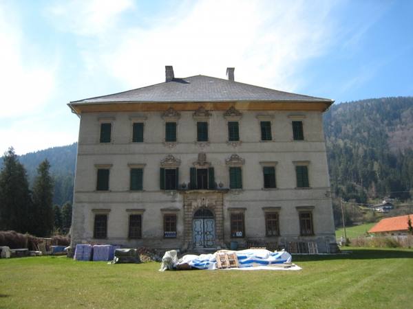 Treffen Castle