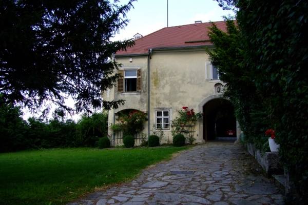 Erla Castle