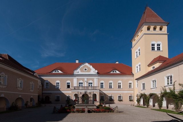 Hainstetten Castle