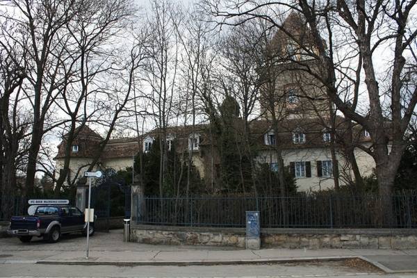 Leesdorf Castle