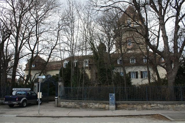 Leesdorf Castle