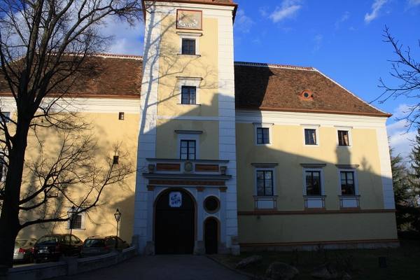 Weikersdorf Castle