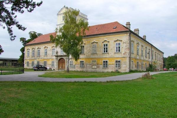 Obersiebenbrunn Castle