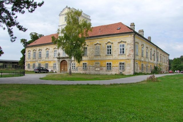 Obersiebenbrunn Castle
