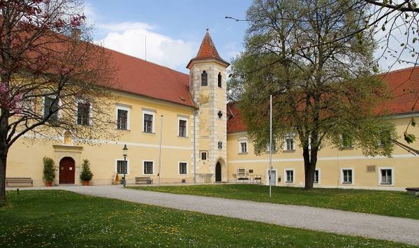 Atzenbrugg Castle