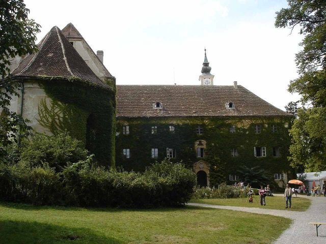 Poysbrunn Castle