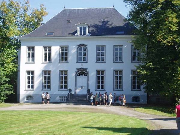 Massenhoven Castle