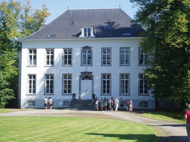 Massenhoven Castle