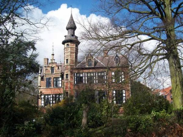 Hof Ten Dorpe Castle