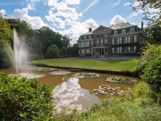Wolvenbos Castle