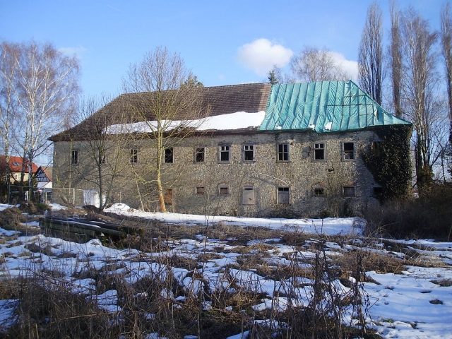 Alach Manor