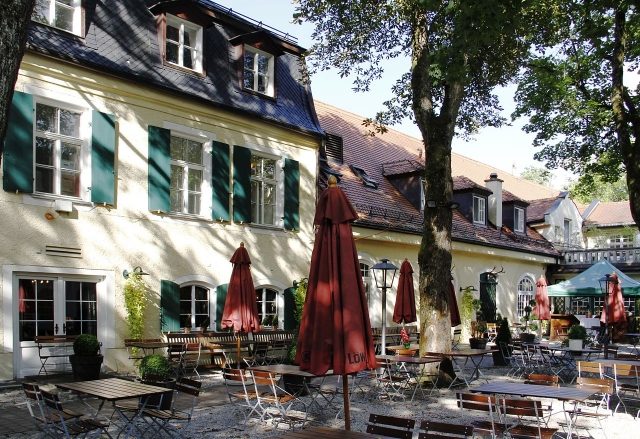 Menterschwaige Manor