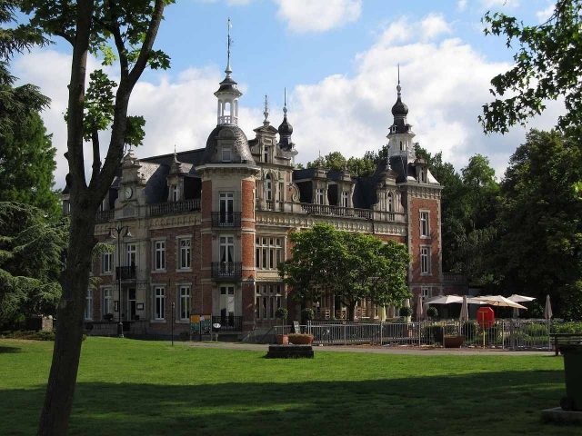 Huizingen Castle