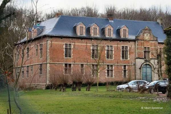 Loonbeek Castle