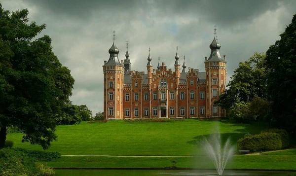 De Viron Castle