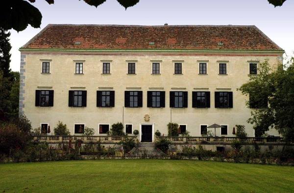 Mittergrabern Castle
