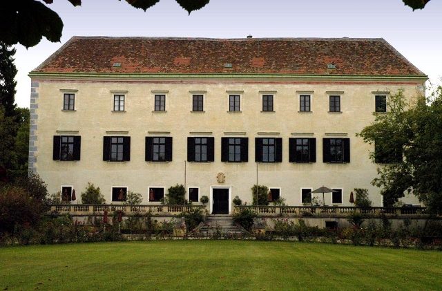 Mittergrabern Castle