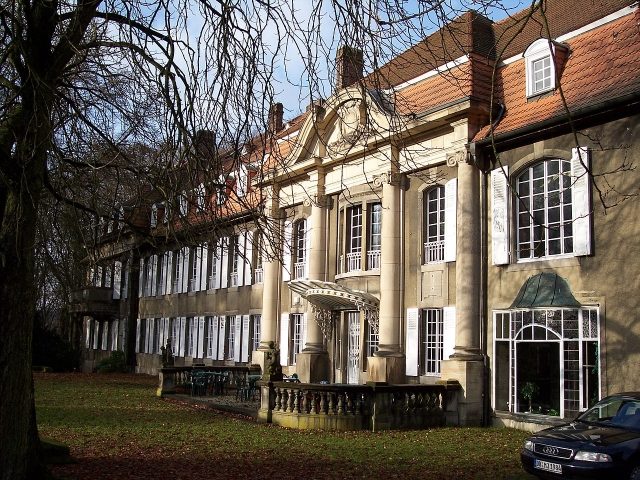 Ende Manor