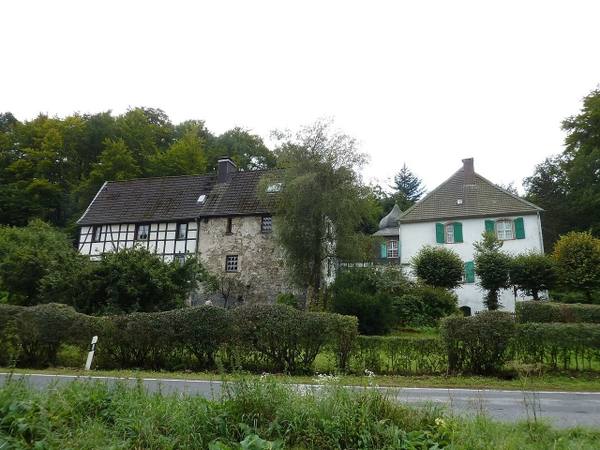 Ahlhausen Manor