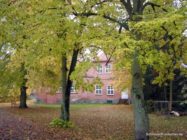 Gustävel Manor