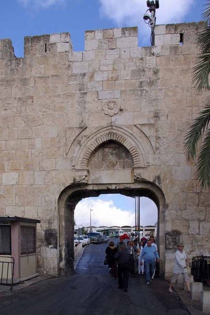 Dungtor (שער האשפות, Scha'ar haAschpot, ‏باب المغاربة‎, Bāb al-Maġāriba)