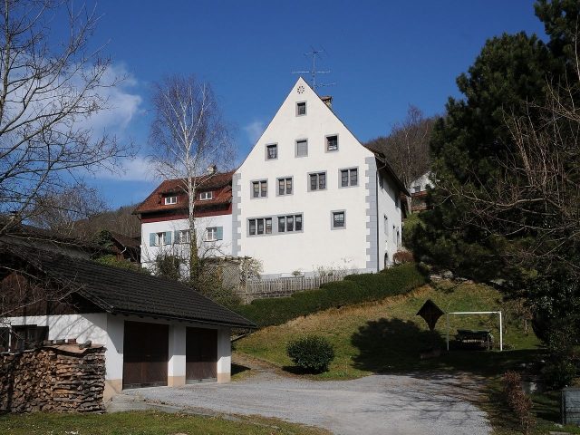Birkach Manor