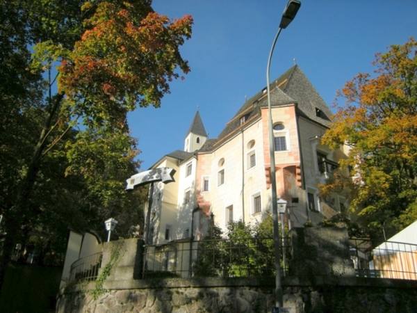 Weiherburg Castle
